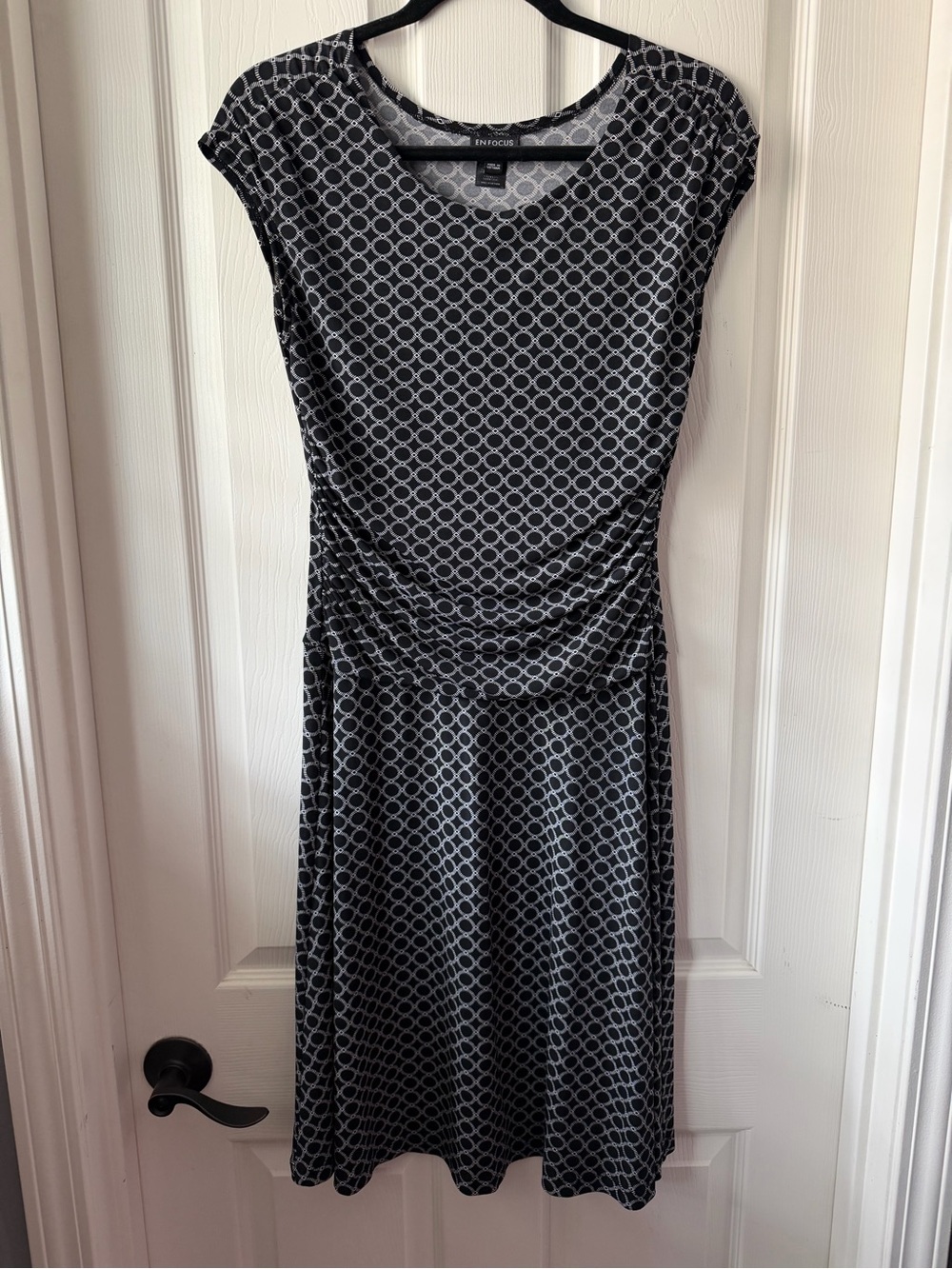 Enfocus Studio Black & Gray Geometric Cap-Sleeve Dress